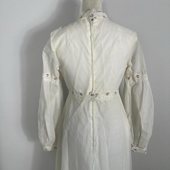 Vintage 1970's Wedding Dress White Pink Rose Details Prairie Cottage Modest - Picture 13 of 15